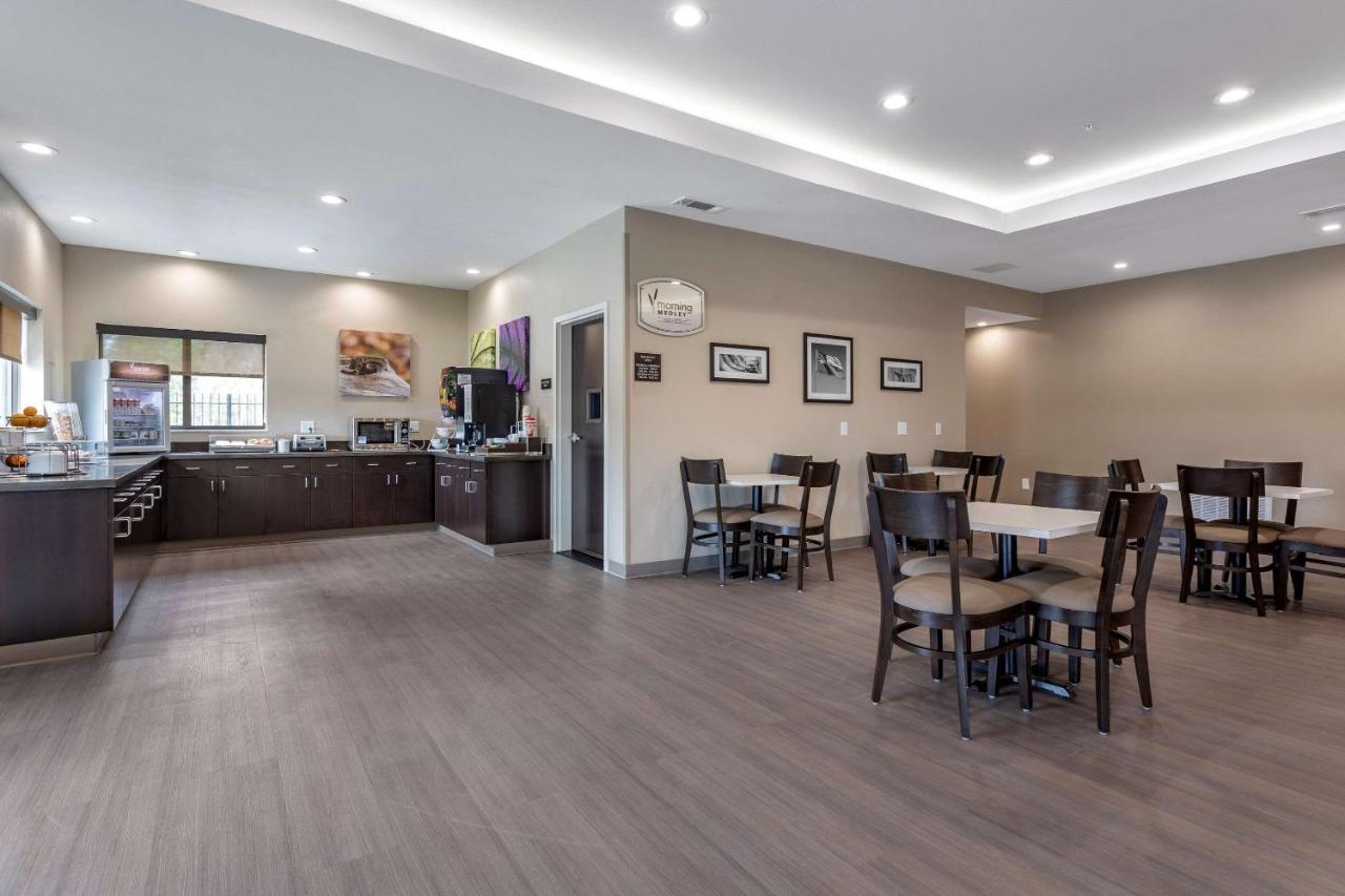 Sleep Inn & Suites Crosby Luaran gambar