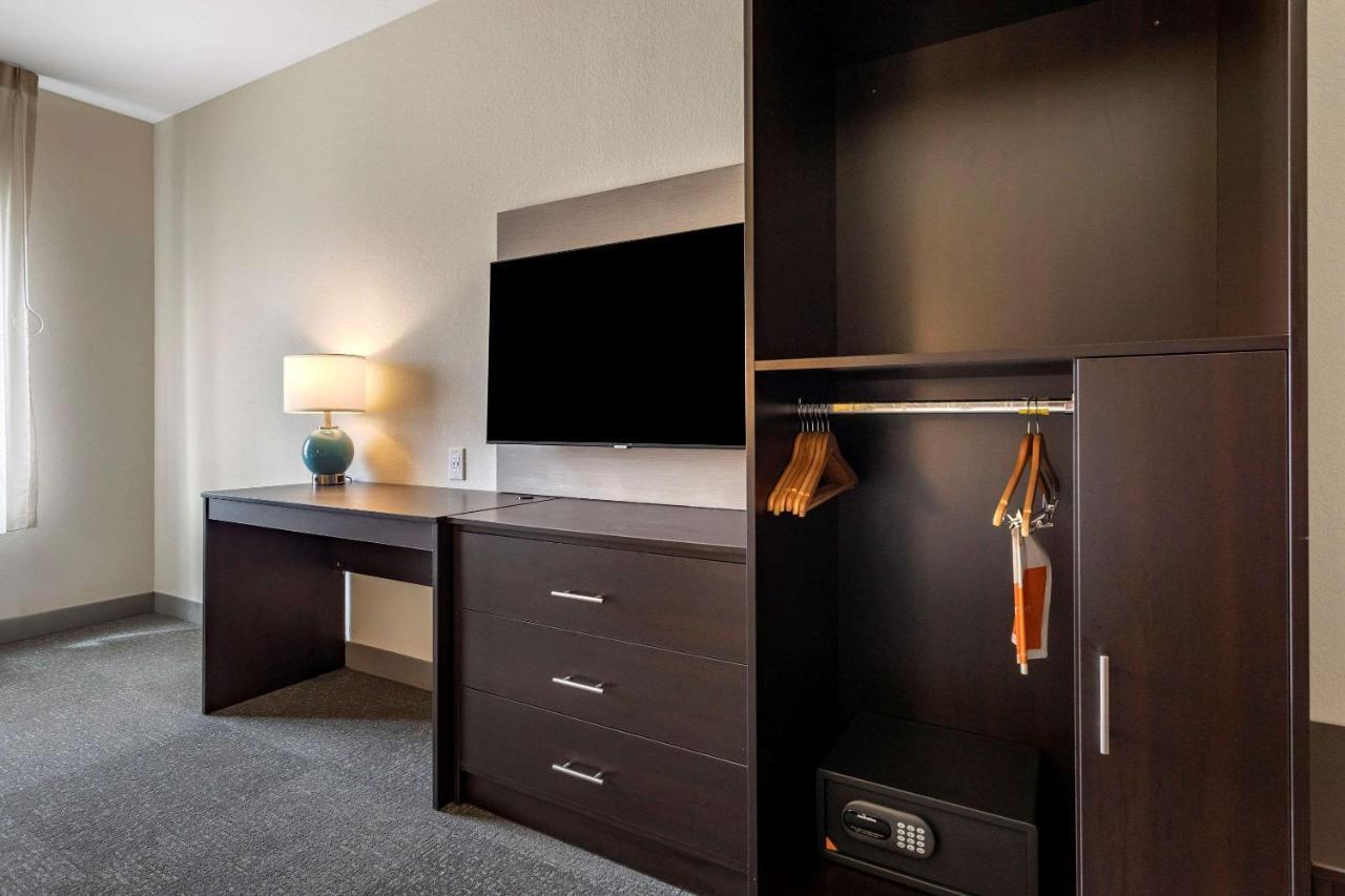Sleep Inn & Suites Crosby Luaran gambar